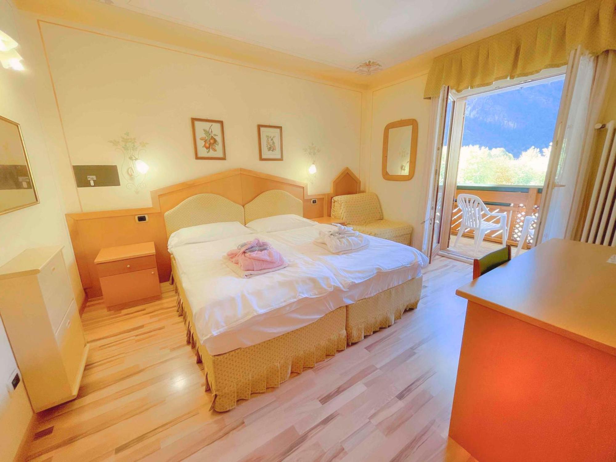 Alledolomiti Boutique Lake Hotel - Adults Friendly Molveno Exteriör bild
